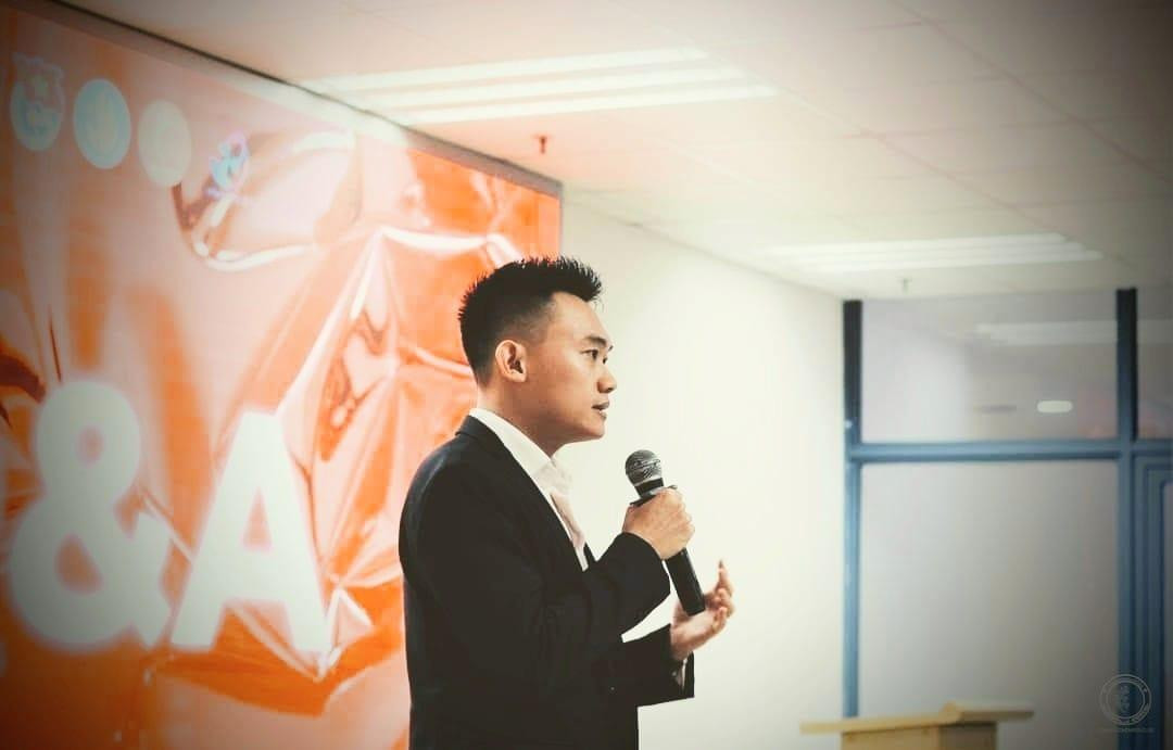 Trần Hà Dương trao đổi, trò chuyện cùng các bạn trẻ về định hướng hướng nghiệp