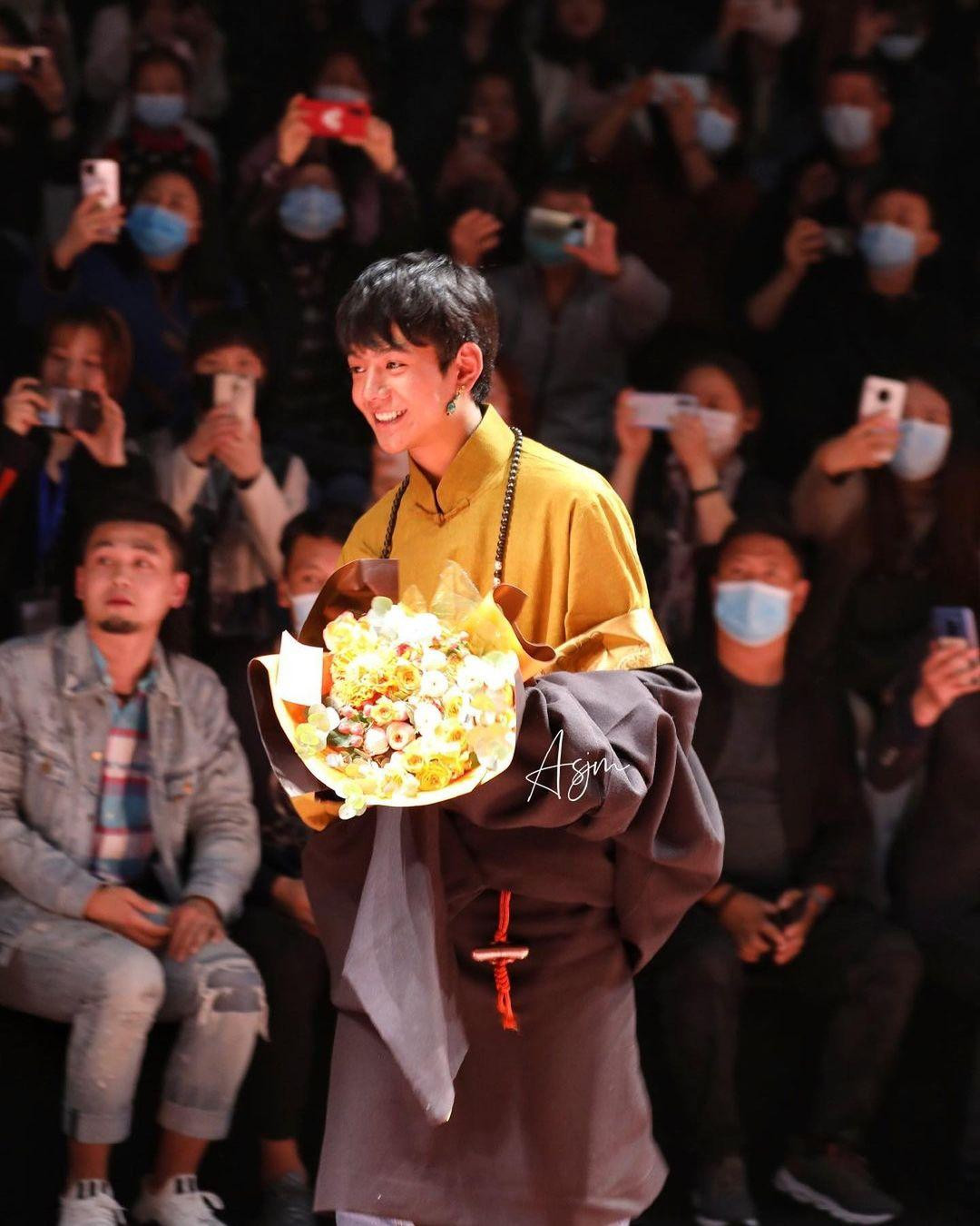 Chàng trai chăn bò bỗng chốc trở thành một hiện tượng Chàng trai chăn bò bỗng chốc trở thành một hiện tượng