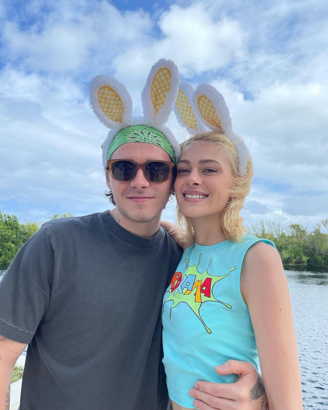 Đôi trẻ Brooklyn - Nicola quấn quýt không rời.