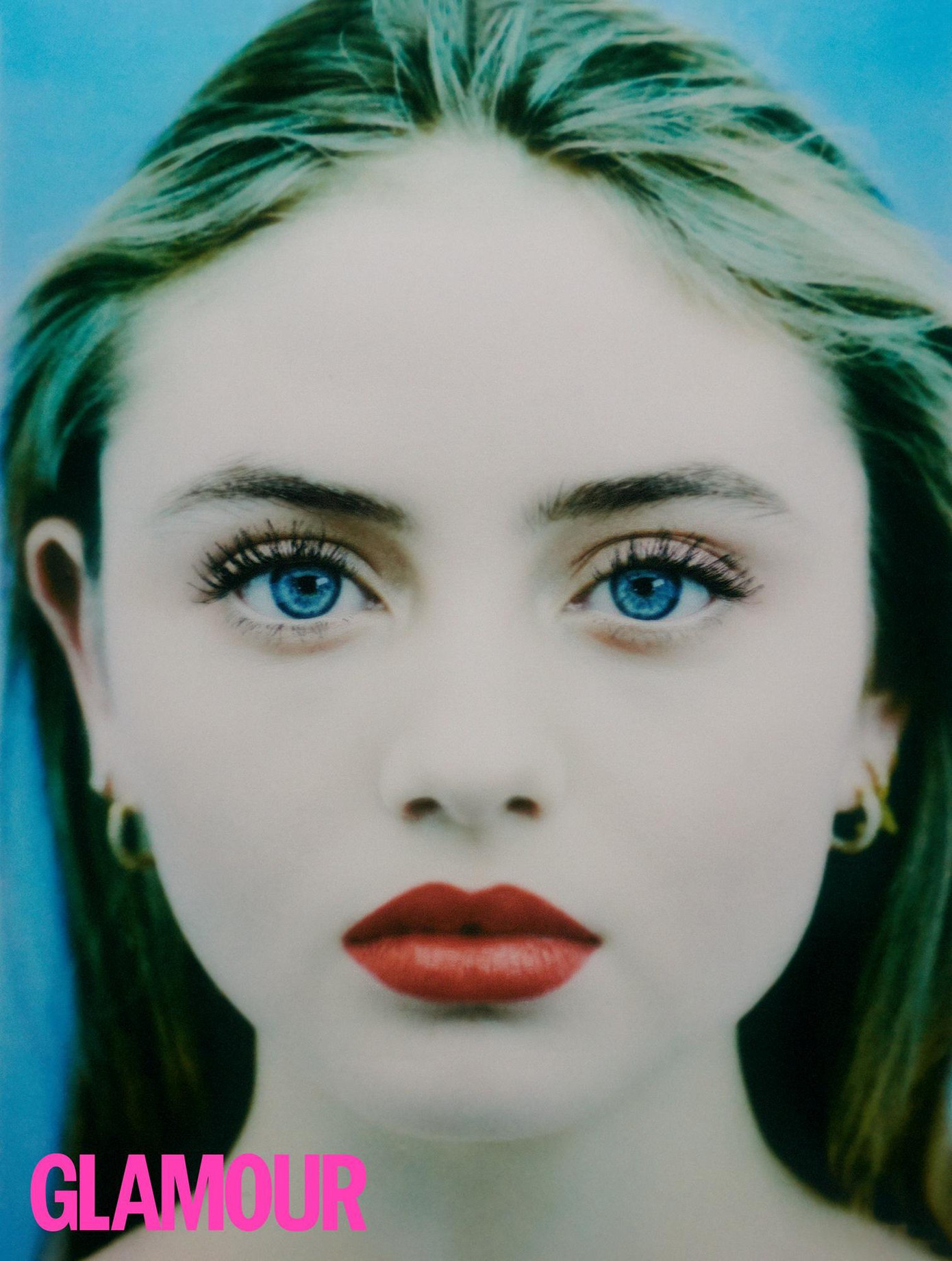 Cô nhóc tuổi teen có đôi mắt to tròn, gương mặt bầu bĩnh xinh như búp bê và thần thái cuốn hút đẹp rạng ngời. Cô nhóc tuổi teen có đôi mắt to tròn, gương mặt bầu bĩnh xinh như búp bê và thần thái cuốn hút đẹp rạng ngời.