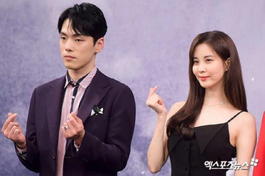 Nam diễn viên bị chỉ trích vì nét mặt "sưng xỉa" khi đứng cạnh "nữ thần" SNSD Seohyun và không có bất cứ tương tác tình cảm nào với cô dù hai người đóng cảnh yêu đương trên phim. Nam diễn viên bị chỉ trích vì nét mặt "sưng xỉa" khi đứng cạnh "nữ thần" SNSD Seohyun và không có bất cứ tương tác tình cảm nào với cô dù hai người đóng cảnh yêu đương trên phim.