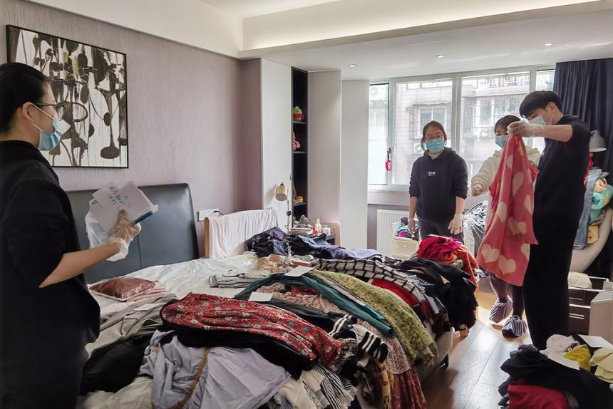 Những người làm nghề sắp xếp nhà cửa thường tư vấn dựa trên nhu cầu, thói quen của gia chủ trước khi bắt tay vào thực hiện. Những người làm nghề sắp xếp nhà cửa thường tư vấn dựa trên nhu cầu, thói quen của gia chủ trước khi bắt tay vào thực hiện.