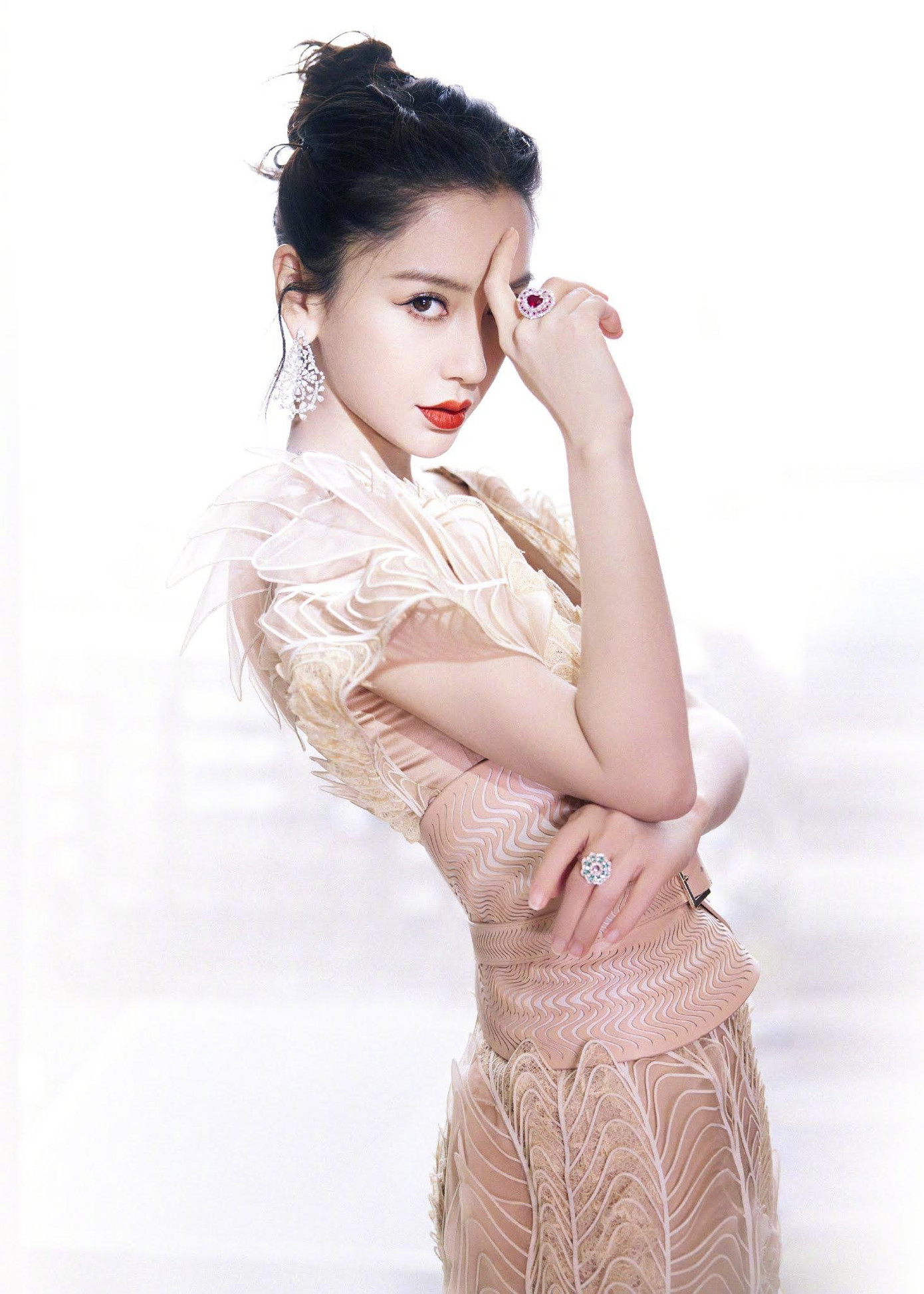 Bà mẹ 1 con sở hữu eo thon phẳng lì đáng ngưỡng mộ