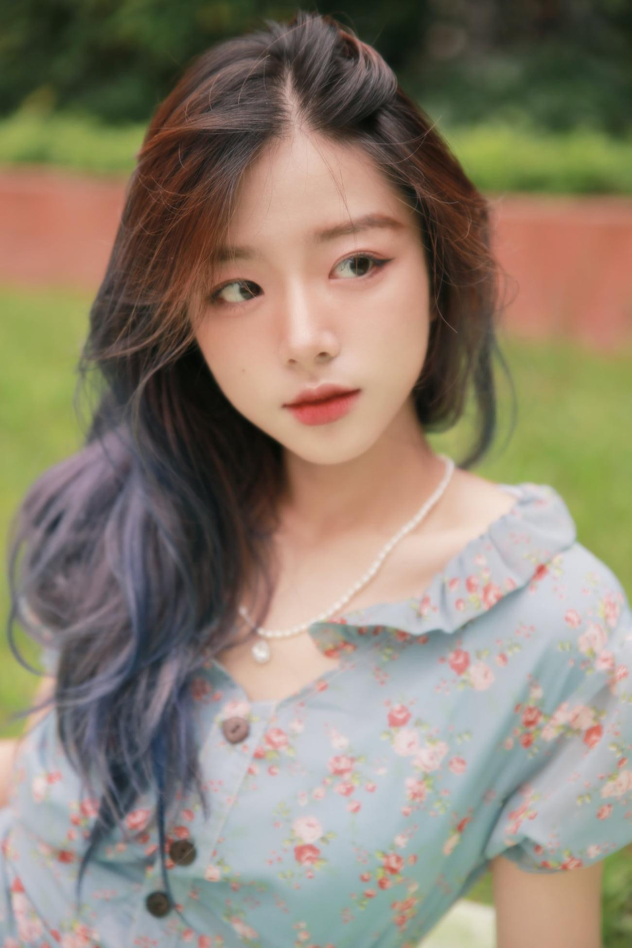 Phan Hằng gây ấn tượng nhờ nhan sắc xinh đẹp như búp bê: mũi cao, mắt to, làn da trắng...