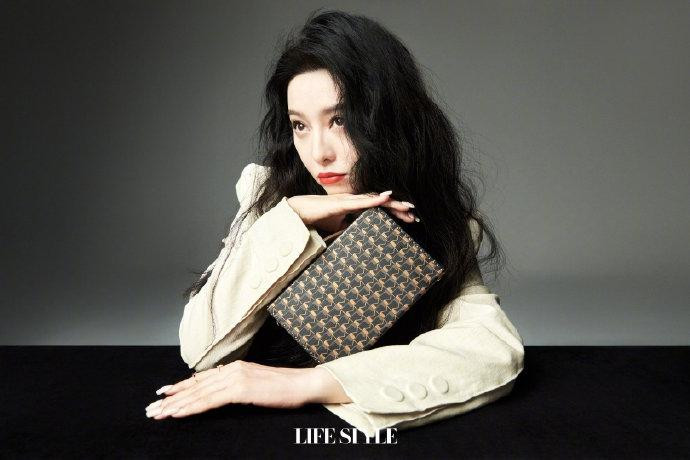 Dù trải qua nhiều ồn ào và scandal gây ảnh hưởng đến sự nghiệp nhưng tên tuổi cô vẫn luôn có sức hút với truyền thông và người hâm mộ.