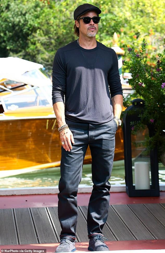 Có nguồn tin cho biết tài tử 57 tuổi rất đau lòng khi biết vợ cũ và con trai Maddox đã đưa những bằng chứng chống lại mình trước tòa.