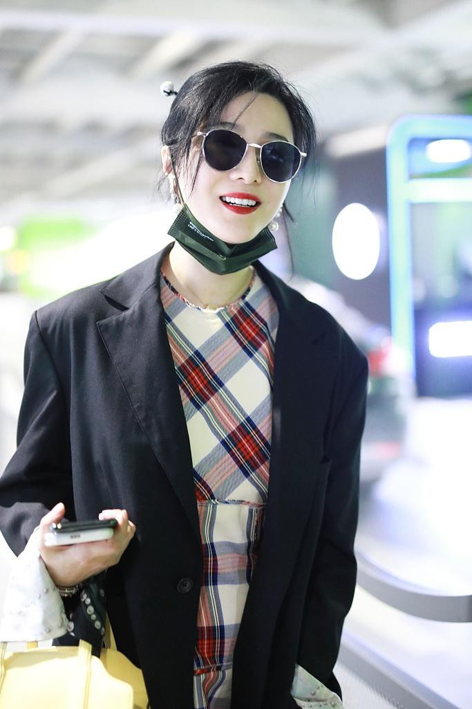 Phạm Gia được rất nhiều người hâm mộ nhận ra khi đến những nơi công cộng.