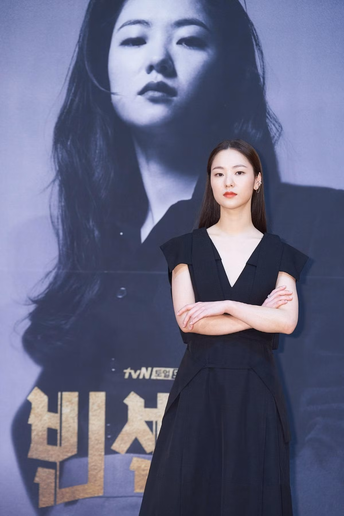 Nữ chính Jeon Yeo Bin sinh năm 1989, liên tục được fan "đẩy thuyền" yêu Song Joong Ki vì khá đẹp đôi. Nữ chính Jeon Yeo Bin sinh năm 1989, liên tục được fan "đẩy thuyền" yêu Song Joong Ki vì khá đẹp đôi.