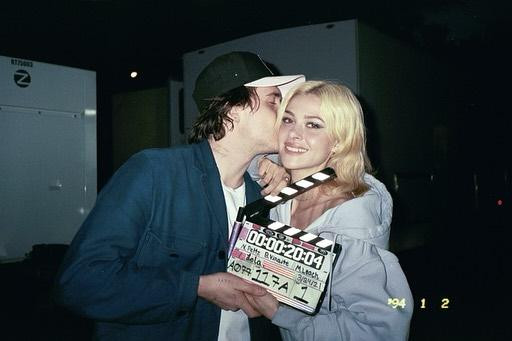 Brooklyn chúc mừng bạn gái đóng phim mới