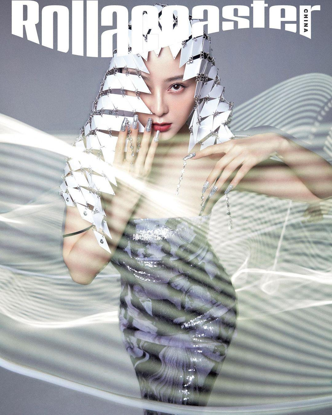 Kể từ sau khi vướng scandal trốn thuế ồn ào, mỹ nhân họ Phạm nỗ lực cải thiện hình ảnh trong mắt công chúng bằng cách "phủ sóng chóng mặt" trên các ấn phẩm, tạp chí...