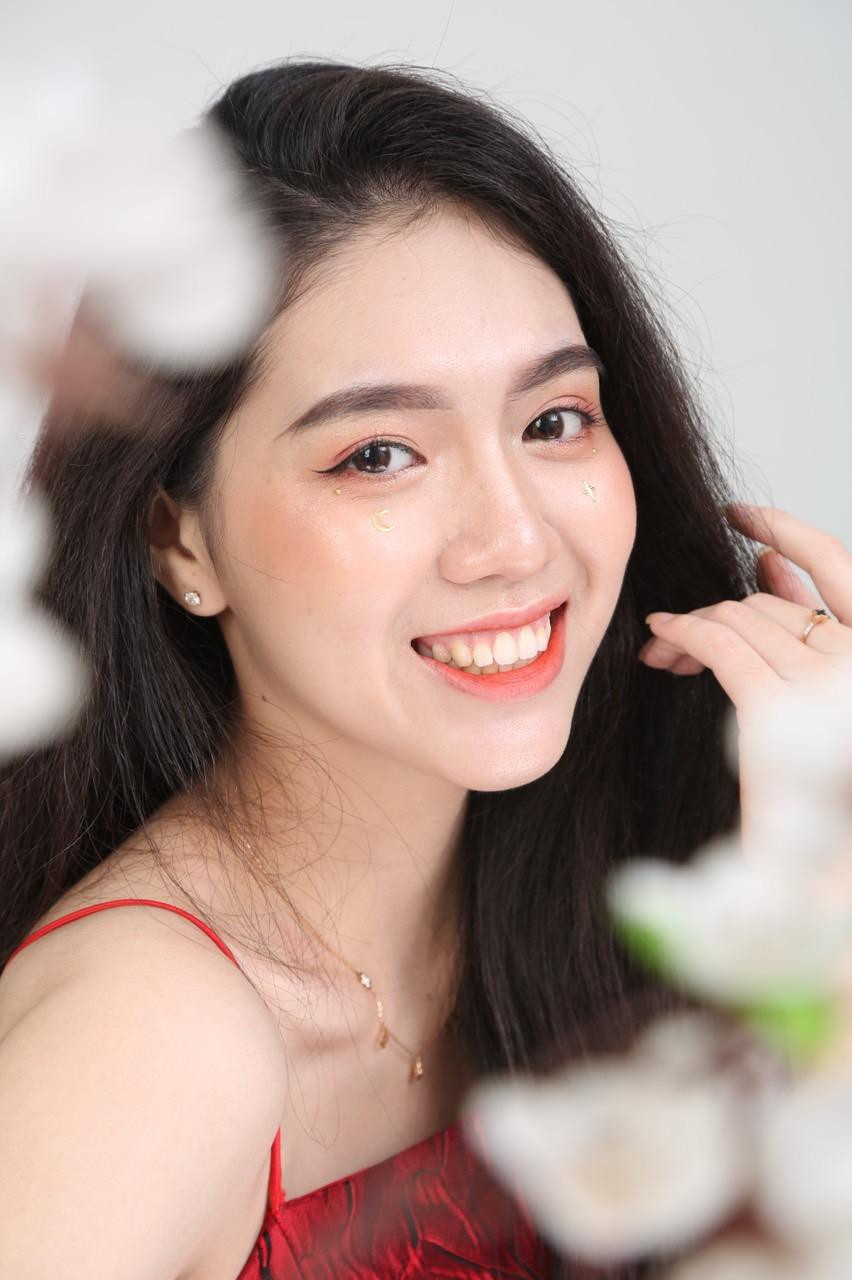 Nữ sinh trường đại học Tôn Đức Thắng có nụ cười rạng rỡ