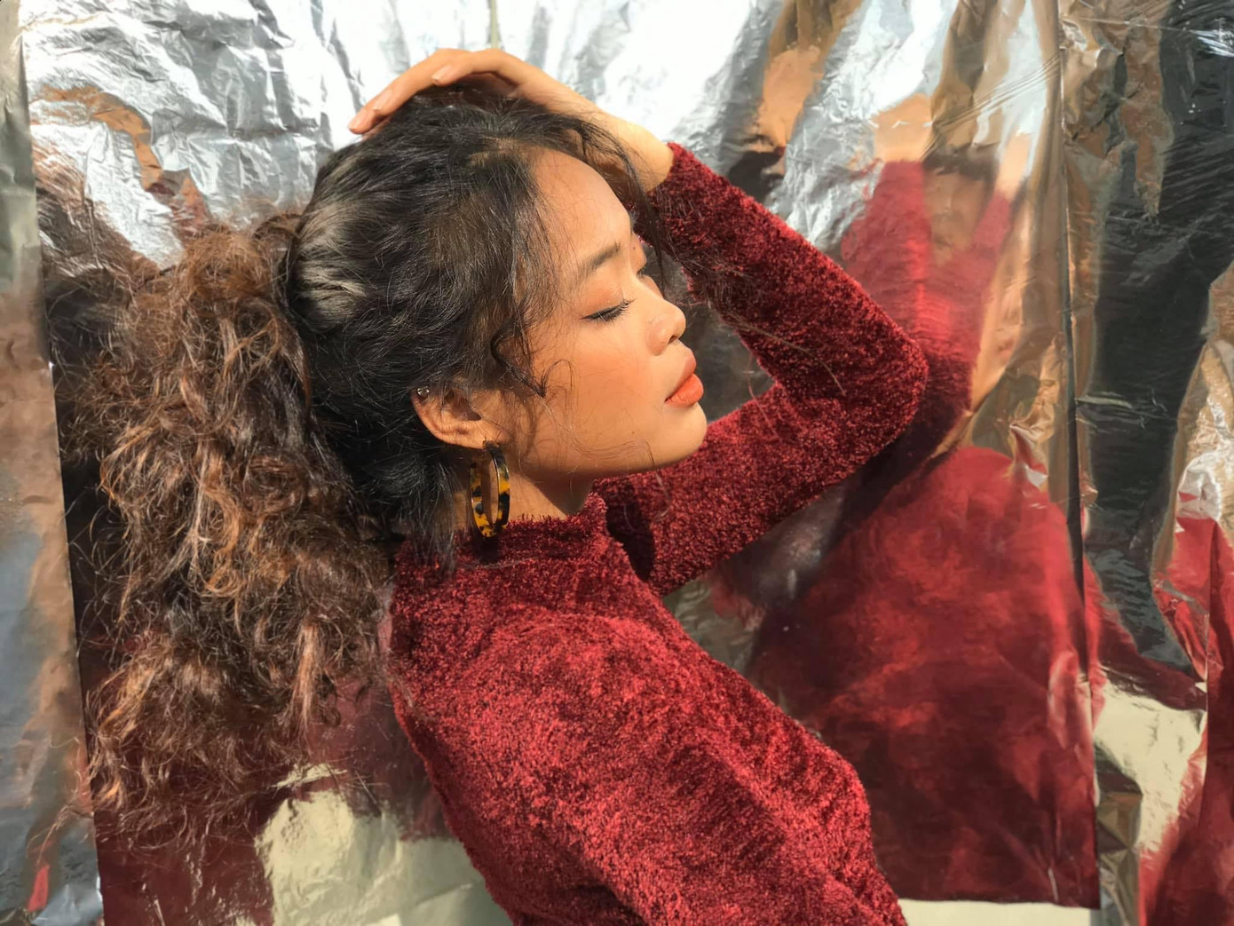 Cô bạn có nét đẹp và phong cách hiện đại