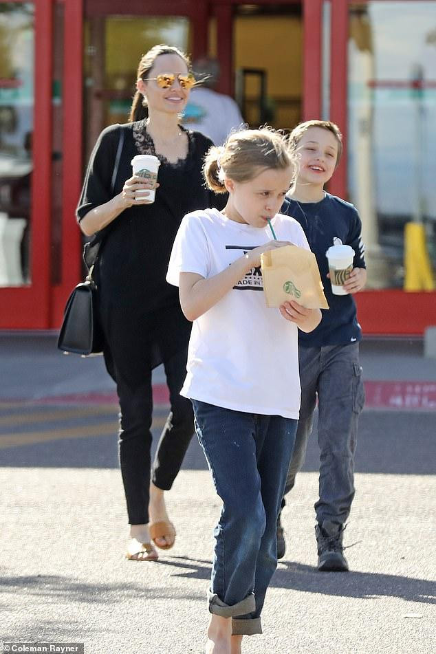 Người đẹp một mình nuôi 6 con kể từ khi quyết định ly hôn