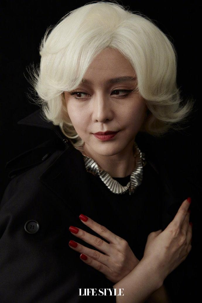 Mới đây, cô trang điểm thành bà già tóc bạc phơ, da nhăn nheo nhưng vẫn rất "đẹp lão".