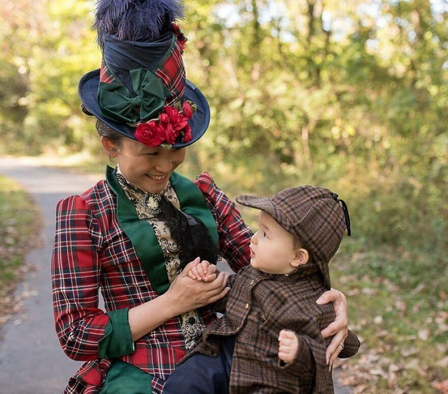 Christine bên con trai