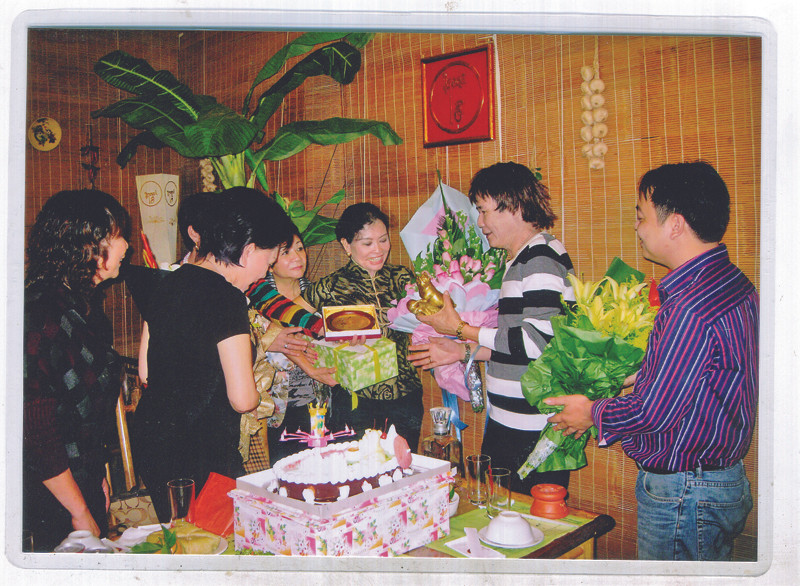 “Hội quý bà” tổ chức sinh nhật cho thần tượng Tuấn Vũ. Ảnh nhân vật cung cấp. “Hội quý bà” tổ chức sinh nhật cho thần tượng Tuấn Vũ. Ảnh nhân vật cung cấp