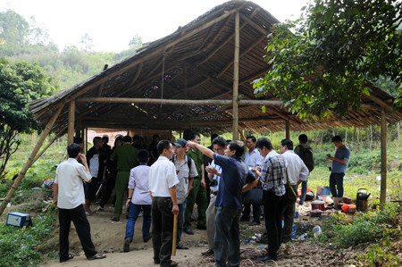 Sới bạc trên đồi Võng rộng khoảng 200m2 bị công an triệt phá. Ảnh: T.N