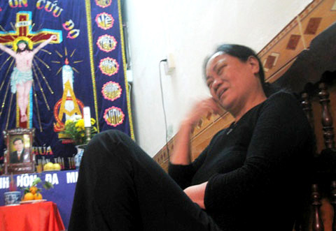 Sự ra đi đột ngột của ông Hùng, cùng với án tử hình treo lơ lửng trên đầu Nghĩa đã đẩy bà Chuân – mẹ Nghĩa - vào tình cảnh quá bi đát. Tất cả mọi người đều chia sẻ với những mất mát, nỗi đau quá lớn mà bà đã, đang và sẽ tiếp tục phải chịu đựng. Sau khi chồng mất, chỗ dựa tinh thần duy nhất mất, bà Chuân đã mạnh dạn viết đơn xin giảm án cho con. Cho đến tận ngày hôm nay (11/11), khi buổi xét xử phúc thẩm sắp diễn ra, bà vẫn nuôi hi vọng