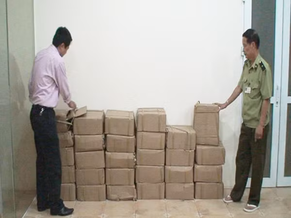 Cơ quan chức năng bắt giữ hơn 2 tấn nhân bánh Trung thu tại Hà Nội 