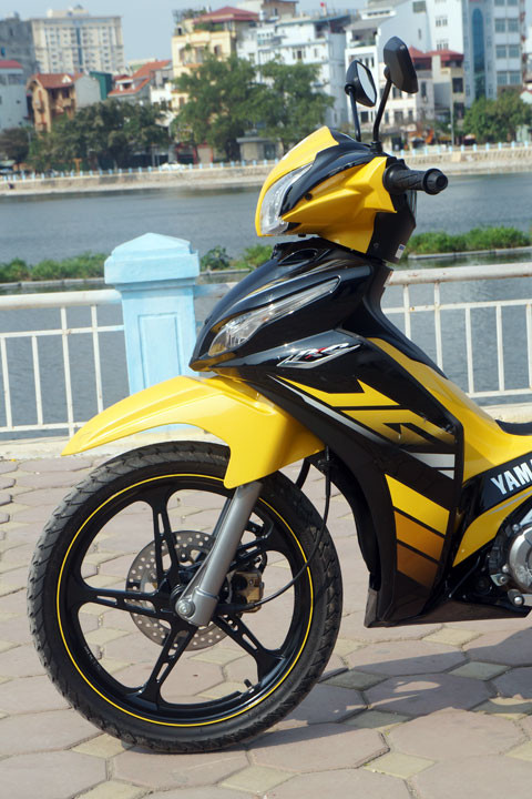 Đầu xe nhẹ, dẫn tới phanh trước khá nguy hiểm