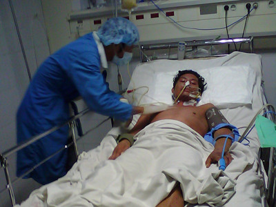 Một quân nhân bị bệnh khi đang làm nhiệm vụ ở biển được đưa vào cấp cứu ở Bệnh viện 175 tại TPHCM. ảnh: L.N