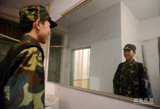 Sẵn sàng để bắt đầu buổi học quân sự của các tân sinh viên