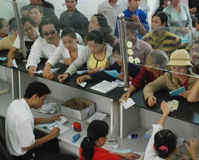 Nộp viện phí. Ảnh: Internet