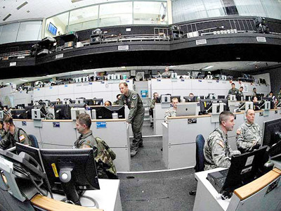 Nhân viên Bộ Tư lệnh Mạng (Mỹ) đang làm việc. Ảnh: The Onion. Nhân viên Bộ Tư lệnh Mạng (Mỹ) đang làm việc Ảnh: The Onion