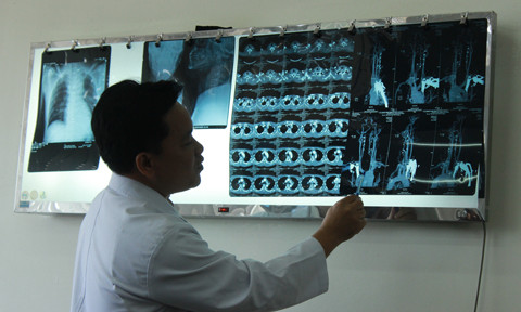 Lời kể hãi hùng của người bị giang hồ nã súng giữa phố ảnh 3