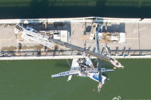 Thủy phi cơ đâm vào cầu, nhiều người tử vong ảnh 2