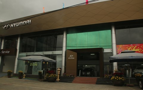 Nổ súng vào hai showroom ô tô ở Đà Nẵng ảnh 1