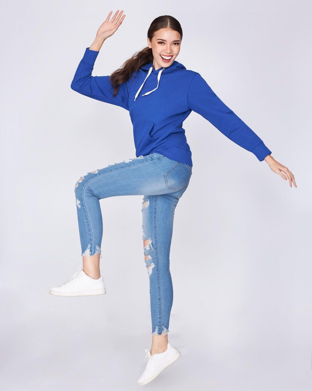 Annabelle Mae McDonnell được đánh giá là người đẹp có kinh nghiệm thi sắc đẹp ấn tượng. Cô từng chiến thắng danh hiệu Miss Iligan 2018, Miss Lanao Del Norte 2019, Á hậu 2 tại Miss Millennial Philippines 2019. Danh hiệu gần nhất mà cô giành được là Á hậu 1 tại Miss Universe Philippines 2022.