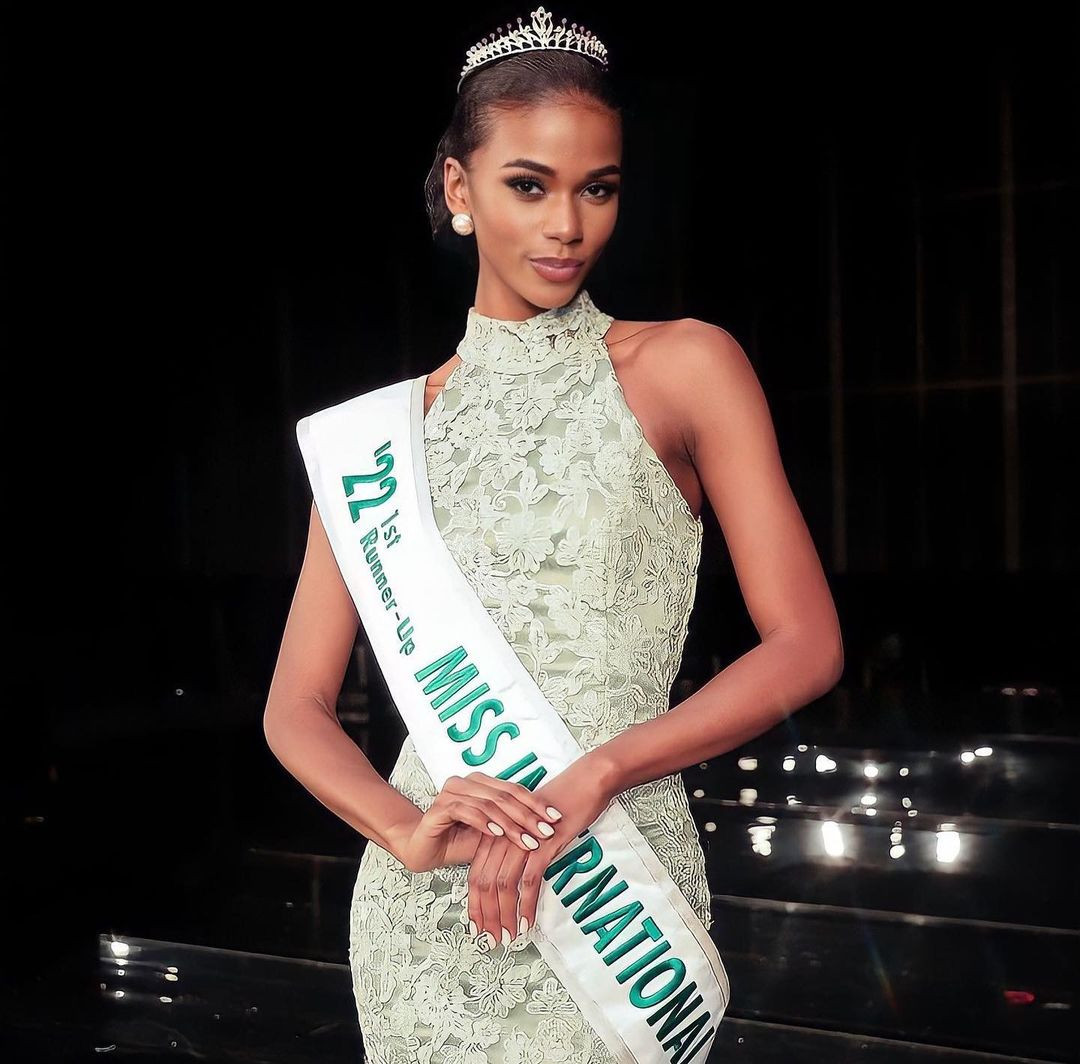 Đương kim Hoa hậu Quốc tế Jasmin Selberg vắng mặt trong danh sách đề cử của Globalbeauties khiến khán giả bất ngờ. Chuyên trang này cho biết Jasmin Selberg chỉ xếp ở vị trí số 21. Trong khi đó, Á hậu 1 của Hoa hậu Quốc tế 2022 là người đẹp Cabo Verde - Stephany Amado lại được đề cử vào top 20. Dù là đại diện đầu tiên mà Cabo Verde gửi đến đấu trường Hoa hậu Quốc tế nhưng Stephany Amado được đánh giá cao từ sắc vóc đến học vấn.