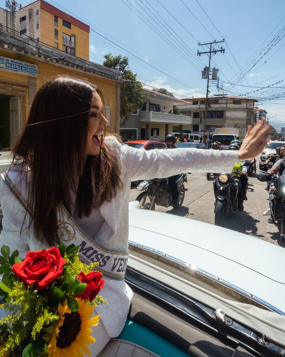 Mặc dù chỉ đạt thành tích Á hậu 1 nhưng Amanda được cho là nhận nhiều sự ủng hộ hơn cả tân Hoa hậu Hoàn vũ 2022. Cô nhận được lời khen ngợi của tổng thống Venezuela. Trong khi đó, Miss Universe 2022 - R'Bonney Gabriel đối diện với nhiều chỉ trích của công chúng vì trước đó vướng lùm xùm gian lận, mua giải.