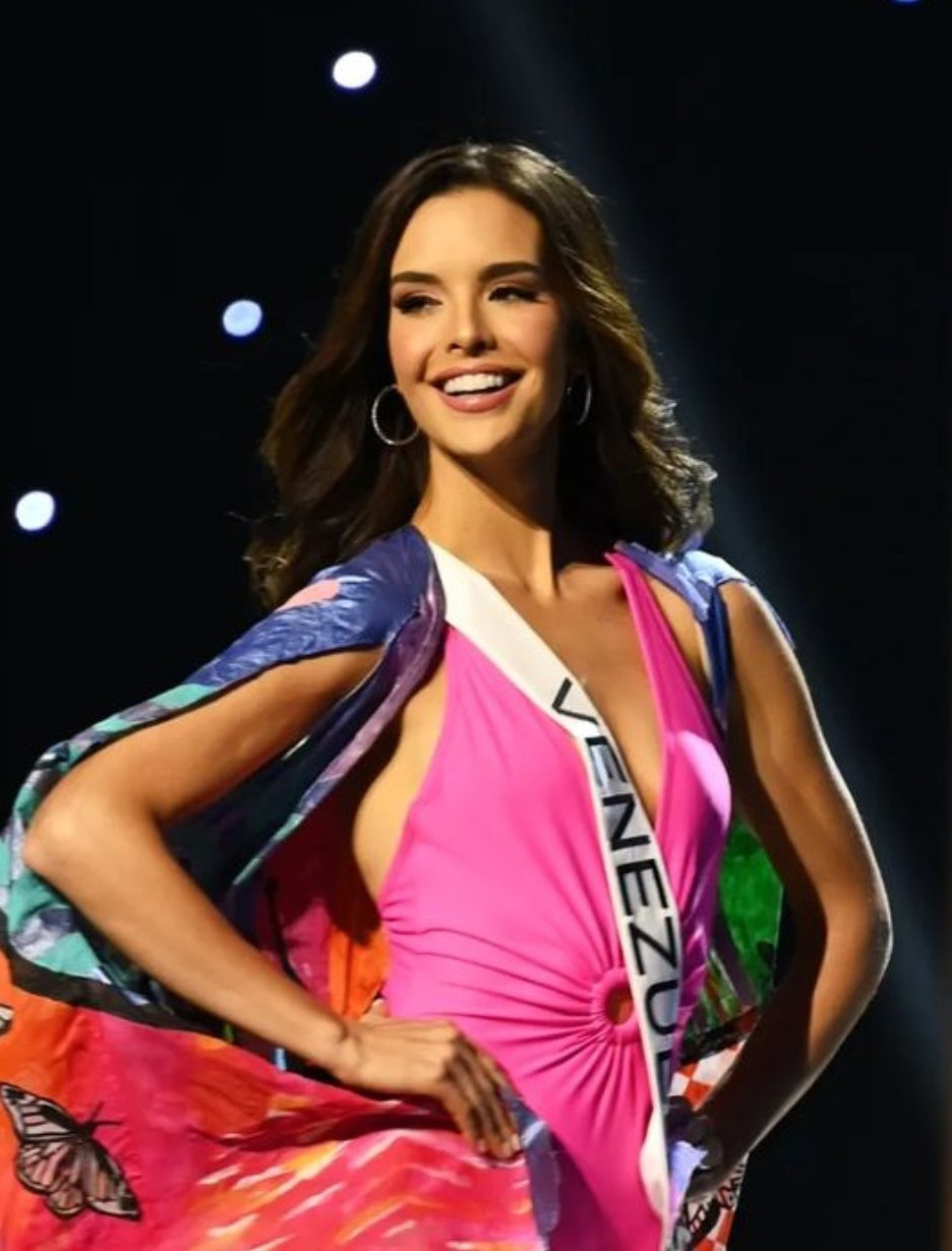 Ba nhan sắc của cuộc thi Miss Universe 2022 tiếp tục cuộc đua bình chọn Miss Grand Slam 2022 là Á hậu 1 Amanda Dumadel (trái) và Á hậu 2 Andreína Martínez (phải). Người đẹp Curacao - Gabriëla Dos Santos (ảnh giữa) cũng tiếp tục được bình chọn vào top 15. Cô từng vào top 5 tại Miss Universe 2022.
