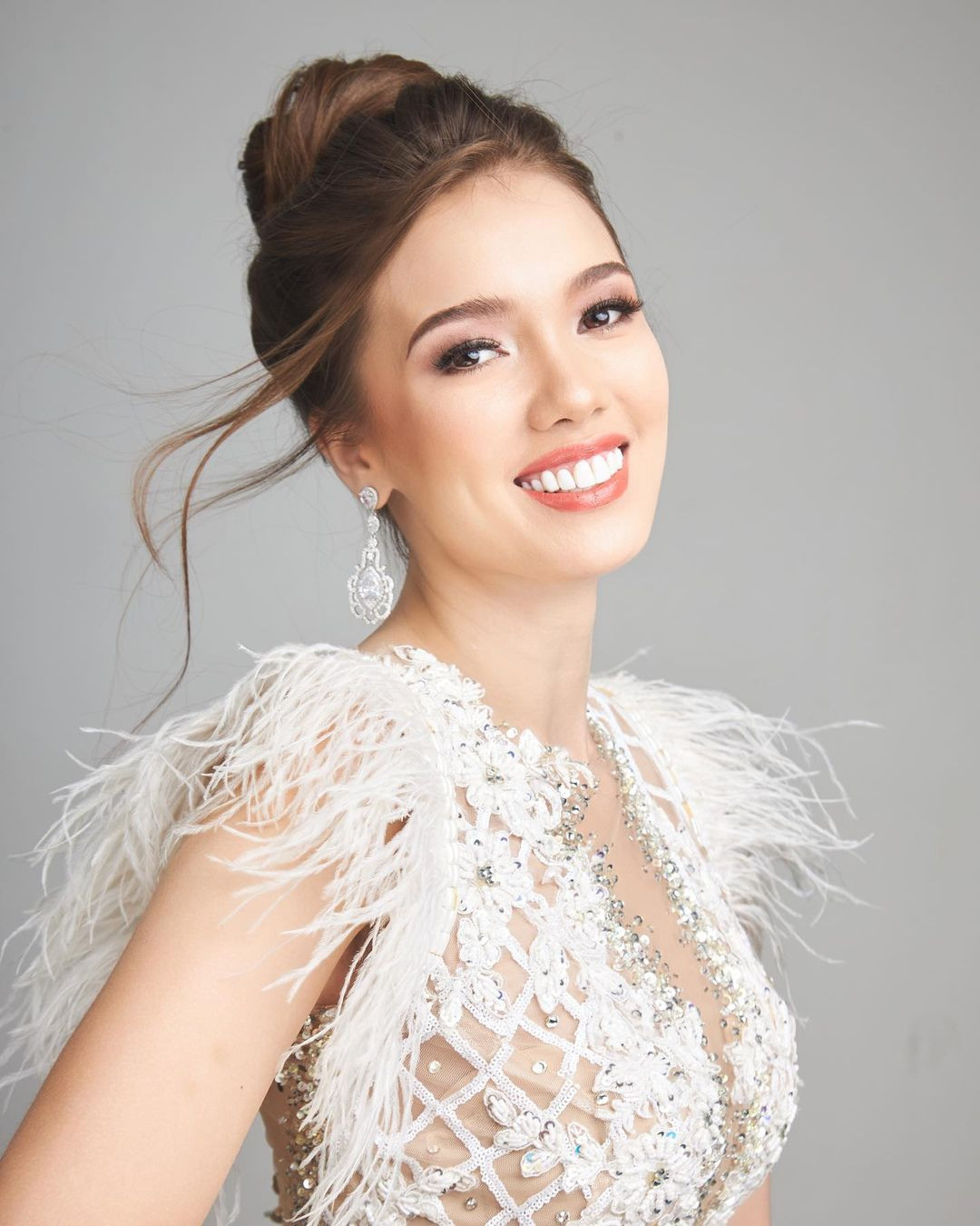Annabelle có chiều cao 1,75 m. Trước đó, khi giành ngôi Á hậu 1 tại cuộc thi Miss Universe Philippines 2022, cô được đánh giá cao với số đo ba vòng ấn tượng. Tuy nhiên, qua những hình ảnh được công bố hôm 2/2, có thể thấy người đẹp đã lên cân khá nhiều.