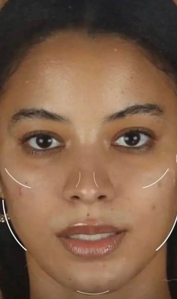 Ảnh được cho là nhan sắc chưa qua thẩm mỹ của Andreína Martínez. Ảnh được cho là nhan sắc chưa qua thẩm mỹ của Andreína Martínez.