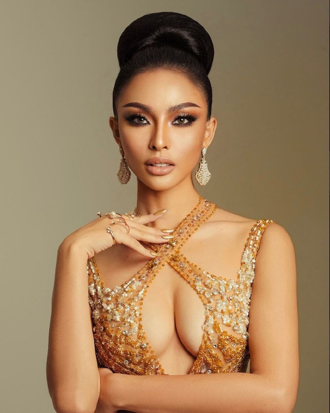 Theo kết quả công bố của Globalbeauties, Á hậu 2 Hoa hậu Hòa bình Quốc tế 2022 Andina Julie và Á hậu 3 Hoa hậu Hòa bình Quốc tế 2022 Luiseth Materán cùng xếp hạng 17. Người đẹp Venezuela - Luiseth Materán có nhan sắc nổi bật nên việc cô dừng chân ở cuộc bình chọn năm nay cũng gây nhiều tiếc nuối.