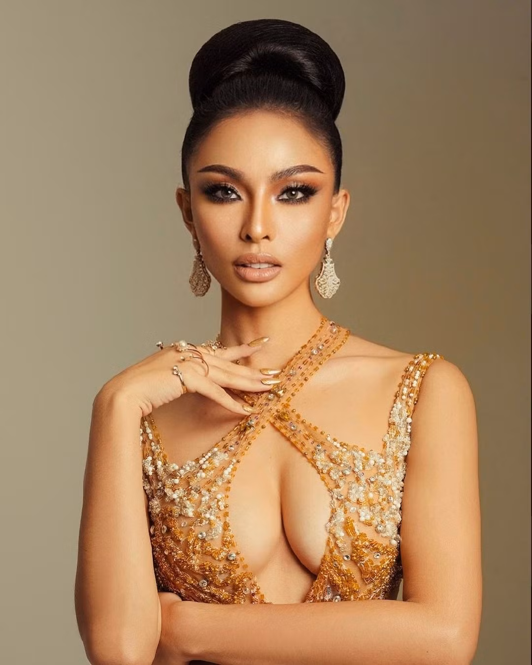 Theo kết quả công bố của Globalbeauties, Á hậu 2 Hoa hậu Hòa bình Quốc tế 2022 Andina Julie và Á hậu 3 Hoa hậu Hòa bình Quốc tế 2022 Luiseth Materán cùng xếp hạng 17. Người đẹp Venezuela - Luiseth Materán có nhan sắc nổi bật nên việc cô dừng chân ở cuộc bình chọn năm nay cũng gây nhiều tiếc nuối.