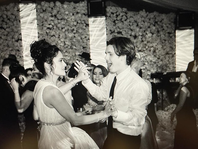 Salma Hayek gây chú ý trong đám cưới Marc Anthony. Cô còn có khoảnh khắc khiêu vũ cùng Cruz Beckham - con trai của Victoria và David Beckham.