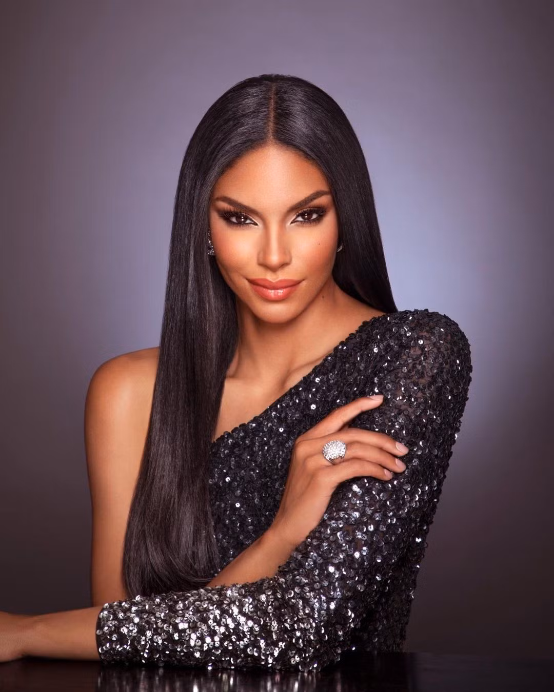 Người đẹp Nam Phi - Ndavi Nokeri (ảnh trái) vẫn được các chuyên gia Globalbeauties yêu mến và bầu chọn vào top 15. Cô từng vào top 16 tại Miss Universe 2022. Người đẹp Puerto Rico - Ashley Cariño (ảnh phải) giữ vững phong độ trong cuộc đua Miss Grand Slam 2022 và được dự đoán còn tiếp tục tiến xa. Cô vào top 5 tại Miss Universe 2022.