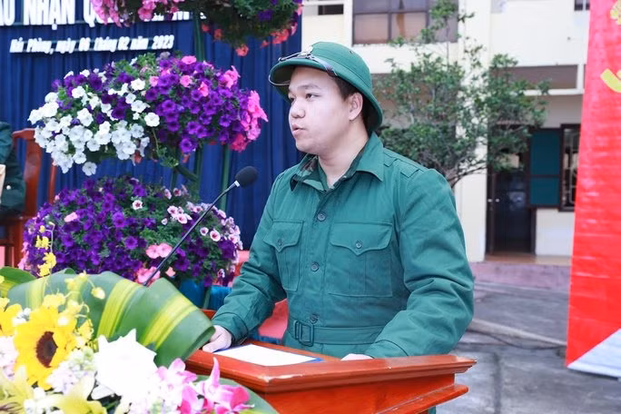 Cũng như bao thanh niên khác, tân binh Phạm Thái Sơn nhận thức rõ việc lên đường nhập ngũ là trách nhiệm, nghĩa vụ và cũng là quyền lợi cao quý.