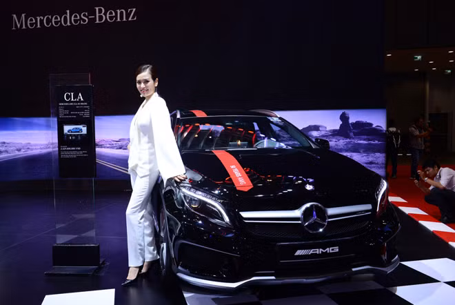 Gian hàng khủng với lô xe sang hơn 60 tỷ đồng của Mercedes-Benz Việt Nam ảnh 3