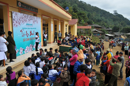 Tết đến sớm nơi lũ quét kinh hoàng ảnh 2