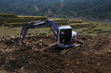 Cùng Hoa hậu Ngọc Hân thiện nguyện nơi lũ quét cuốn kinh hoàng ảnh 5