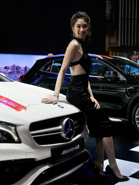 Bỏng mắt với dàn chân dài quyến rũ tại triển lãm ô tô VN 2017 ảnh 7