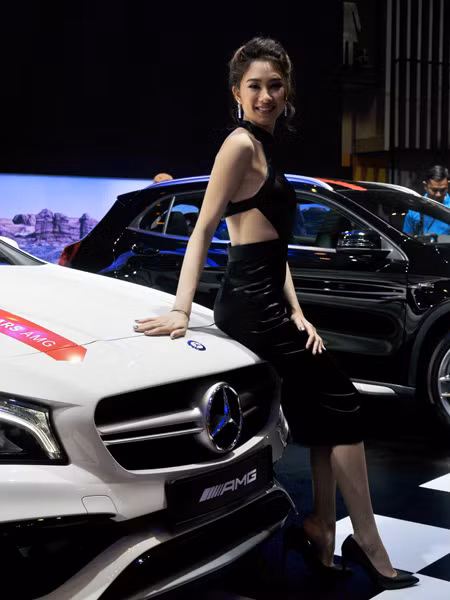 Bỏng mắt với dàn chân dài quyến rũ tại triển lãm ô tô VN 2017 ảnh 7