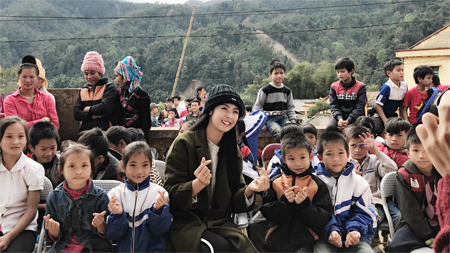 Cùng Hoa hậu Ngọc Hân thiện nguyện nơi lũ quét cuốn kinh hoàng ảnh 10