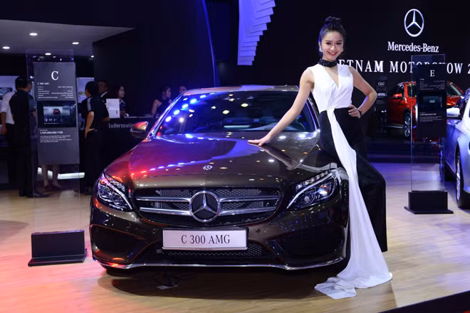 Gian hàng khủng với lô xe sang hơn 60 tỷ đồng của Mercedes-Benz Việt Nam ảnh 2
