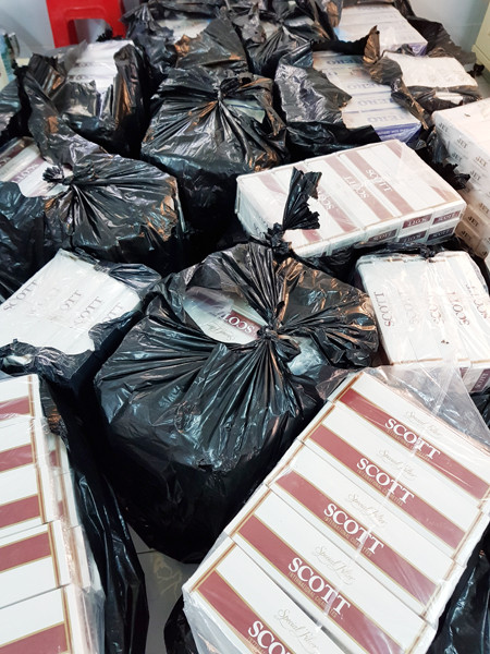 Liên tiếp bắt giữ hàng chục ngàn bao thuốc lá lậu ảnh 1